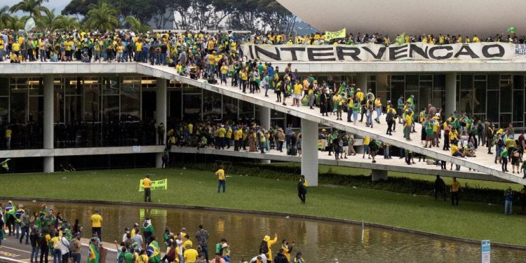 Jair Bolsonaro, Kongre binası baskınına tepki gösterdi