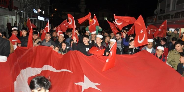 Karaman’da 2 bin kişi, Kur’an-ı Kerim’in yakılmasına tepki gösterdi