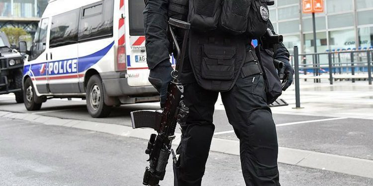 Karayipler Haiti’de polisler başbakana saldırdı