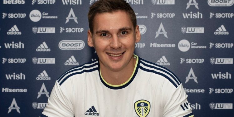 Leeds United, Maximilian Wöber’i kadrosuna kattı