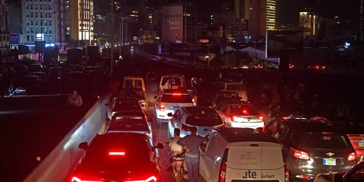 Lübnan’da taksiciler zor yaşam koşulları nedeniyle kontak kapattı