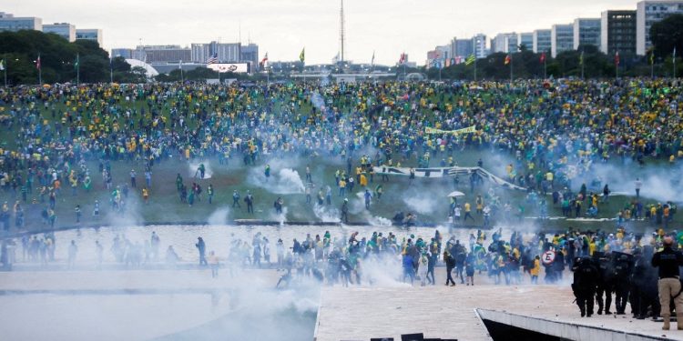 Lula: Güvenlik güçleriyle Bolsonaro yanlıları iş birliği yaptı