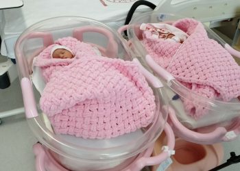 Maden şehidinin ikizleri taburcu oldu