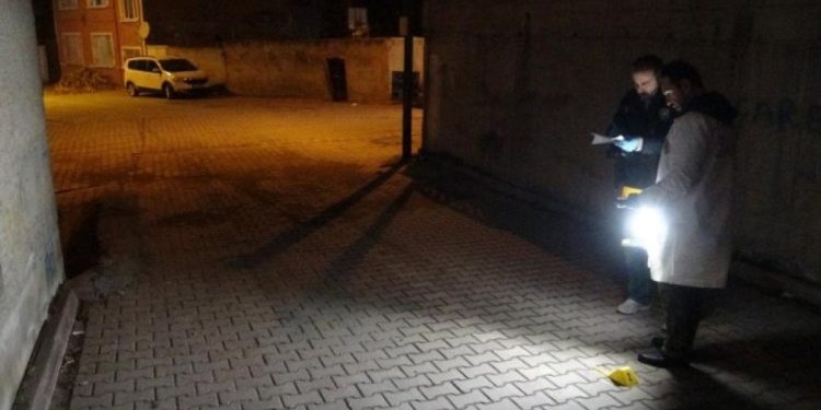 Malatya’da arkadaş kavgası: Pompalı tüfekle sırtından vurdu