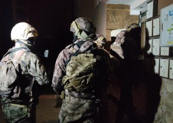 Mersin’de FETÖ/PDY operasyonu: 15 gözaltı