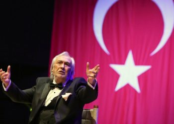 Müjdat Gezen, sahnelere veda etti