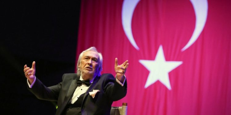 Müjdat Gezen, sahnelere veda etti