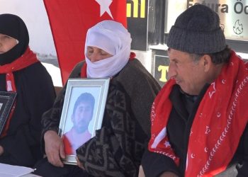 Muş’ta evlat nöbeti  90’ıncı haftaya girdi