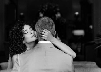 Özcan Deniz, eşi Samar Dadgar’a 1 milyon TL’lik yüzük taktı