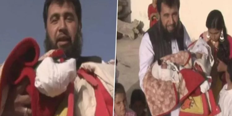 Pakistanlı doktor, 60’ıncı çocuğunu kucağına aldı