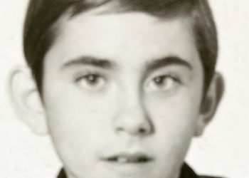 Peker Açıkalın: Sağ kulağımı öğretmen büyüttü