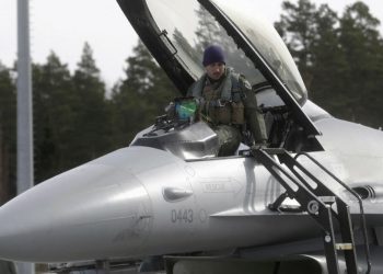 Politico: Pentagon’da Ukrayna’ya F-16 sevkiyatı baskısı güçleniyor