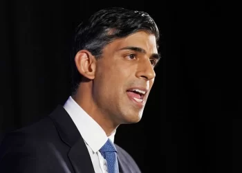 Rishi Sunak: Kaçak göçmenleri hızla sınır dışı edeceğiz