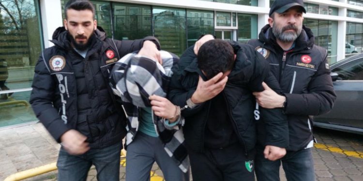 Samsun’da uyuşturucu taşıyan 2 eski uzman çavuş yakalandı