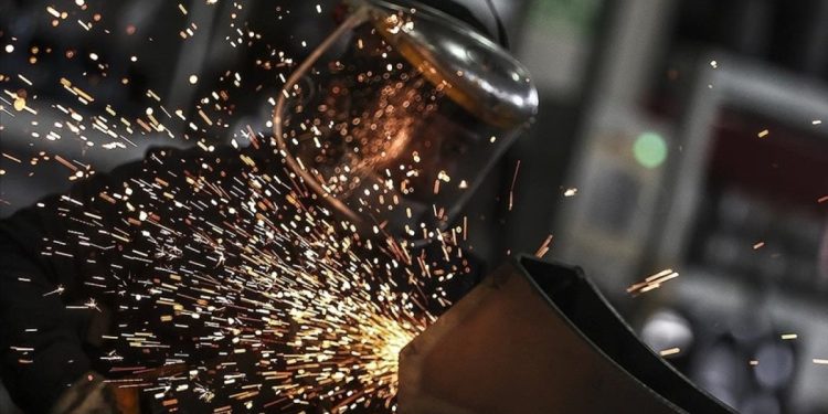 Sanayi üretiminin kasımda daralması bekleniyor