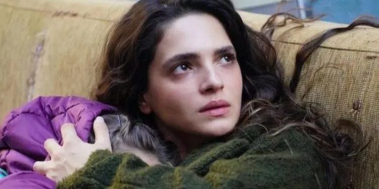 Şifanur Gül’den dekolteli karavan pozları! ‘Şifalandık’