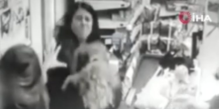 Şişli’de kasiyer ve müşteriler arasında fiyat etiketi kavgası