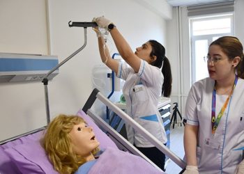 Sivas’ta hemşire adayları, yüksek gerçeklikli simülatörle eğitiliyor