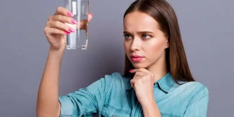 Siz de yapıyorsanız dikkat! Suyu böyle içmek bakın nelere sebep oluyor