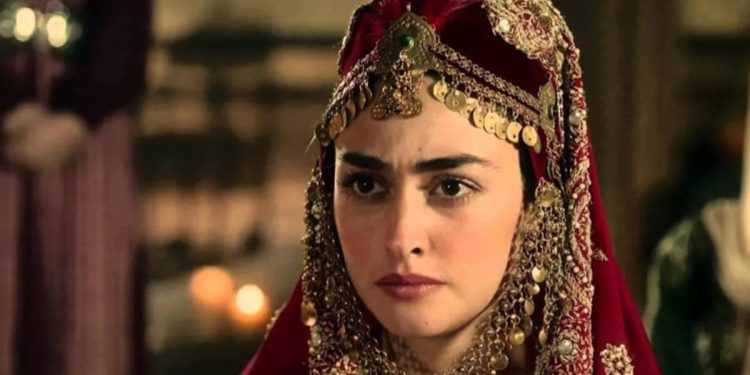 Tanıyabilene aşk olsun! Esra Bilgiç ceketinin içine bir şey giymedi, olay oldu! “Gece gibisin”