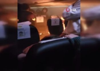 Tayvan’da bir uçakta taşınabilir şarj cihazı alev aldı