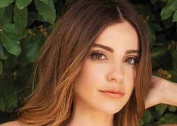 Teşkilat’ın Ceren’i Ezgi Eyüboğlu minisiyle poz verdi, beğeni butonu çöktü! ”Güzelliğine teslimiz”