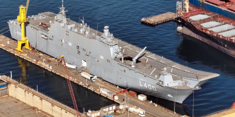 Türkiye’nin ilk uçak gemisi TCG Anadolu, havadan görüntülendi