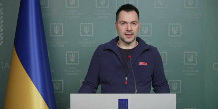 Zelensky’nin danışmanı Arestoviç, Dnipro saldırısından sonra istifa etti