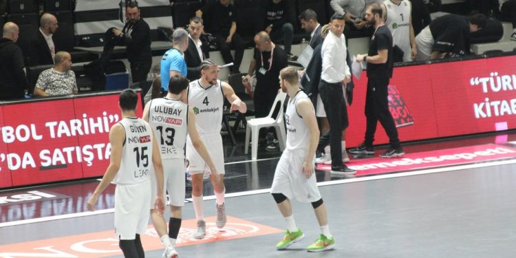 Beşiktaş amatör branşlarda yerlerde: Erkek basketbol takımı küme düşüyor