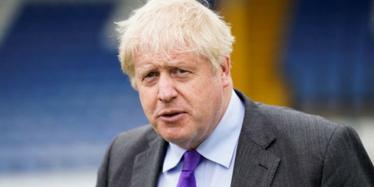 Boris Johnson: Putin beni füze saldırısıyla tehdit etti