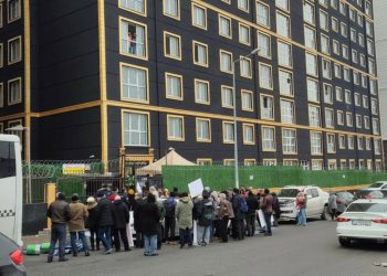 Esenyurt’ta eylem yapan site mağdurlarına şirket çalışanlarından sopalı müdahale