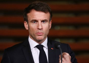 Macron: Ukrayna’ya savaş uçağı gönderebiliriz