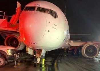 ABD’yi Hilary Kasırgası vurdu! Yolcu uçağı sert iniş yaptı, facianın eşiğinden dönüldü