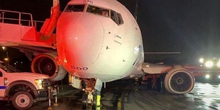 ABD’yi Hilary Kasırgası vurdu! Yolcu uçağı sert iniş yaptı, facianın eşiğinden dönüldü