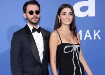 Hakan Sabancı ve Hande Erçel aşkı tam gaz! Romantik pozlarını aynı anda paylaştılar