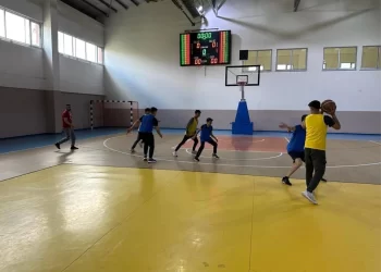 Kars’ta düzenlenen ‘Sokaklar Bizim 3×3 Basketbol Gençlik Turnuvası’ renkli görüntülere sahne oldu