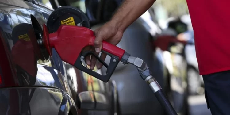 Motorinin litresine salı gününden itibaren geçerli olmak üzere 1 lira zam geliyor