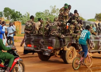 Nijer’de tansiyon yüksek! Binlerce kişi Fransız askeri üssüne yürüdü