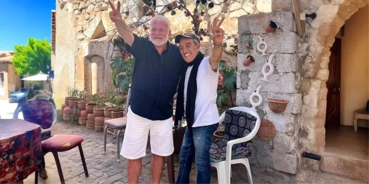 Onur Akın, Edip Akbayram’ı Avanos’taki Sokağında Ziyaret Etti