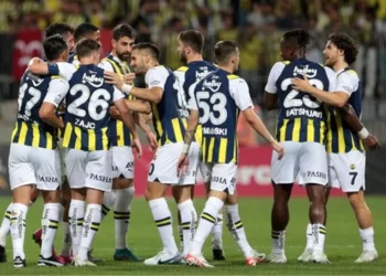 Son Dakika: Konferans Ligi’nde Mariboru farklı geçerek eleyen Fenerbahçe, play-off’ta Twente’nin rakibi oldu
