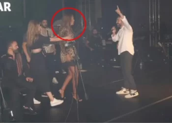 Tartıştığı Resul Dindar’ın sahnesini basan Demet Akalın, seyircilerden özür diledi