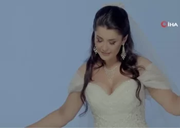 Ünlü ses sanatçısı 30’uncu sahne yılını kliple kutladı