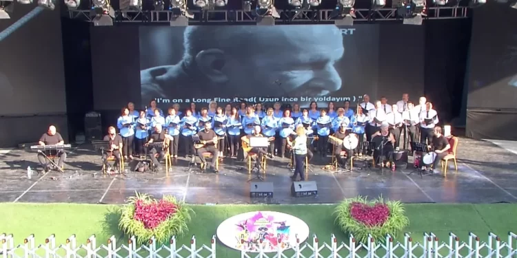 Yeni Türkü, Esenyurt Halk Dansları, Müzik ve Sanat Festivali’nde sahne aldı