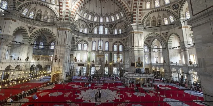 İstanbul Fatih Camii nerede, nasıl gidilir? İstanbul Fatih Camii ve Külliyesi olayı nedir?