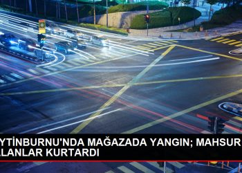 Zeytinburnu’nda Deri Mağazasında Yangın: 12 Kişi Kurtarıldı