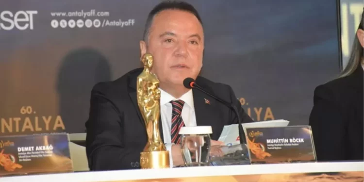 Altın Portakal Film Festivali’ni iptal eden Muhittin Böcek, festival ve sanat yönetmenini işten çıkardı