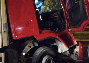 Beykoz’da Kontrolden Çıkan Tır Arkadan Çarptı: 1 Yaralı