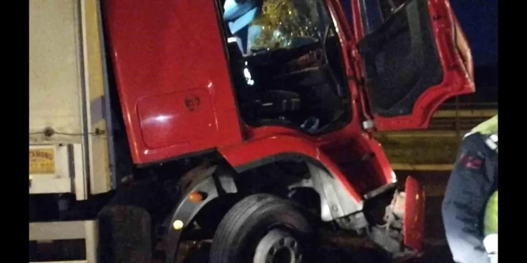 Beykoz’da Kontrolden Çıkan Tır Arkadan Çarptı: 1 Yaralı