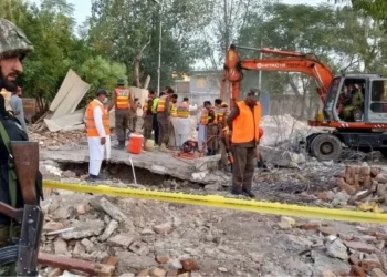 Geçen hafta 50 kişinin öldüğü bombalı saldırı sonrası Pakistan hükümeti ülkede bulunan 1.7 milyon Afgan’ın ülkeyi terk etmesi emri verdi.