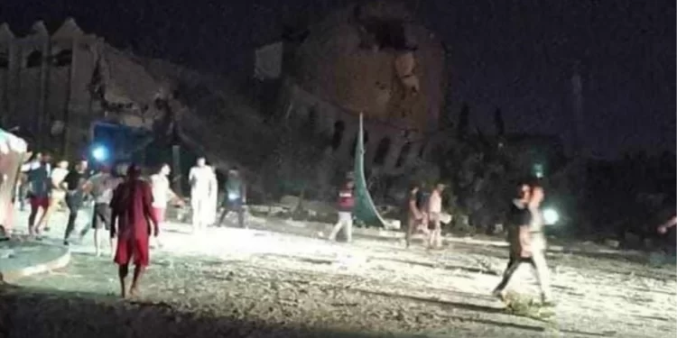 İsrail savaş uçakları, abluka altındaki Gazze’de bir camiyi bombaladı